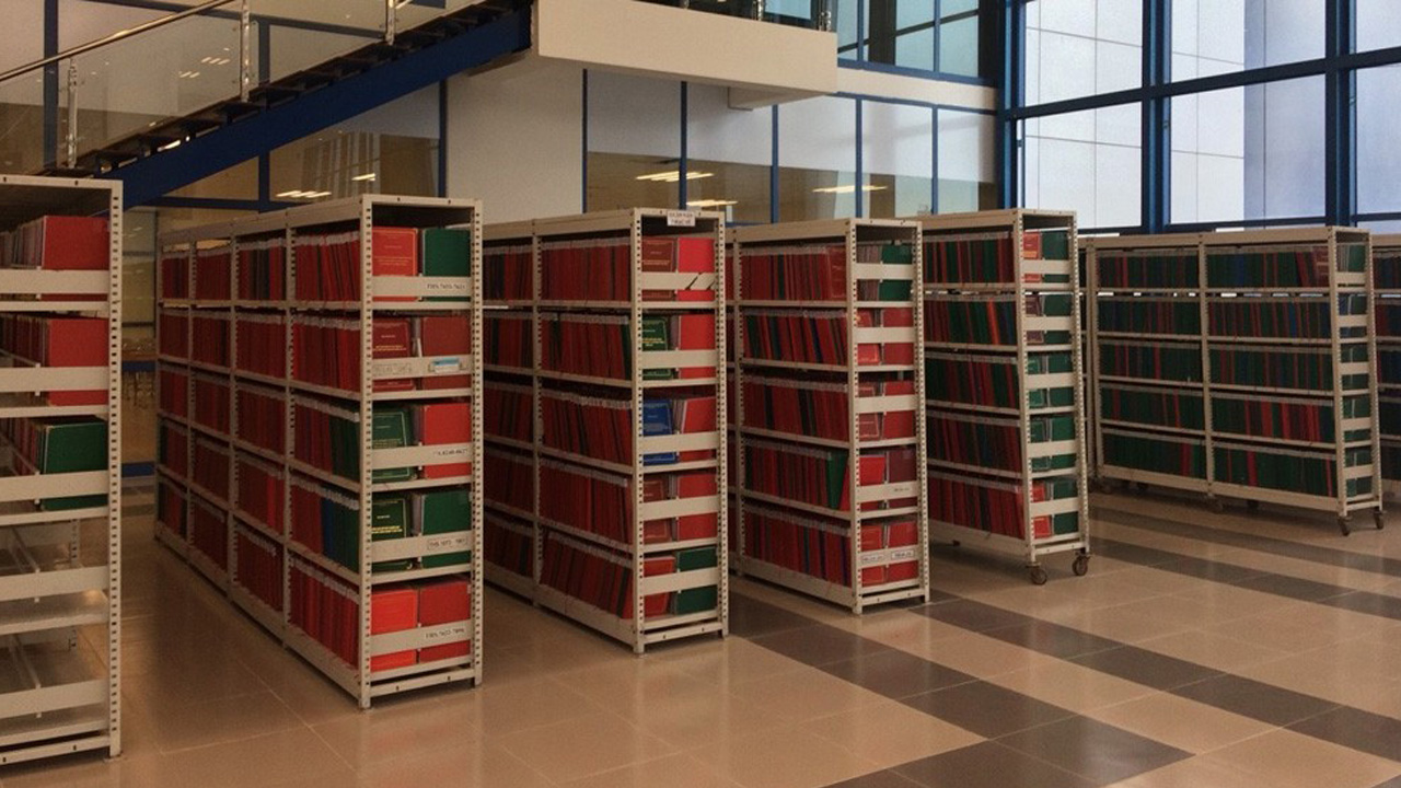 Phòng thư viện trường học.